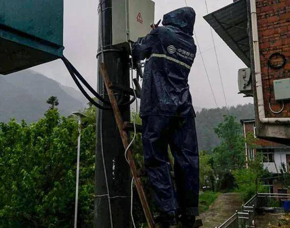 華山北峰基站停電，移動華陰維護班緊急發電保障通信